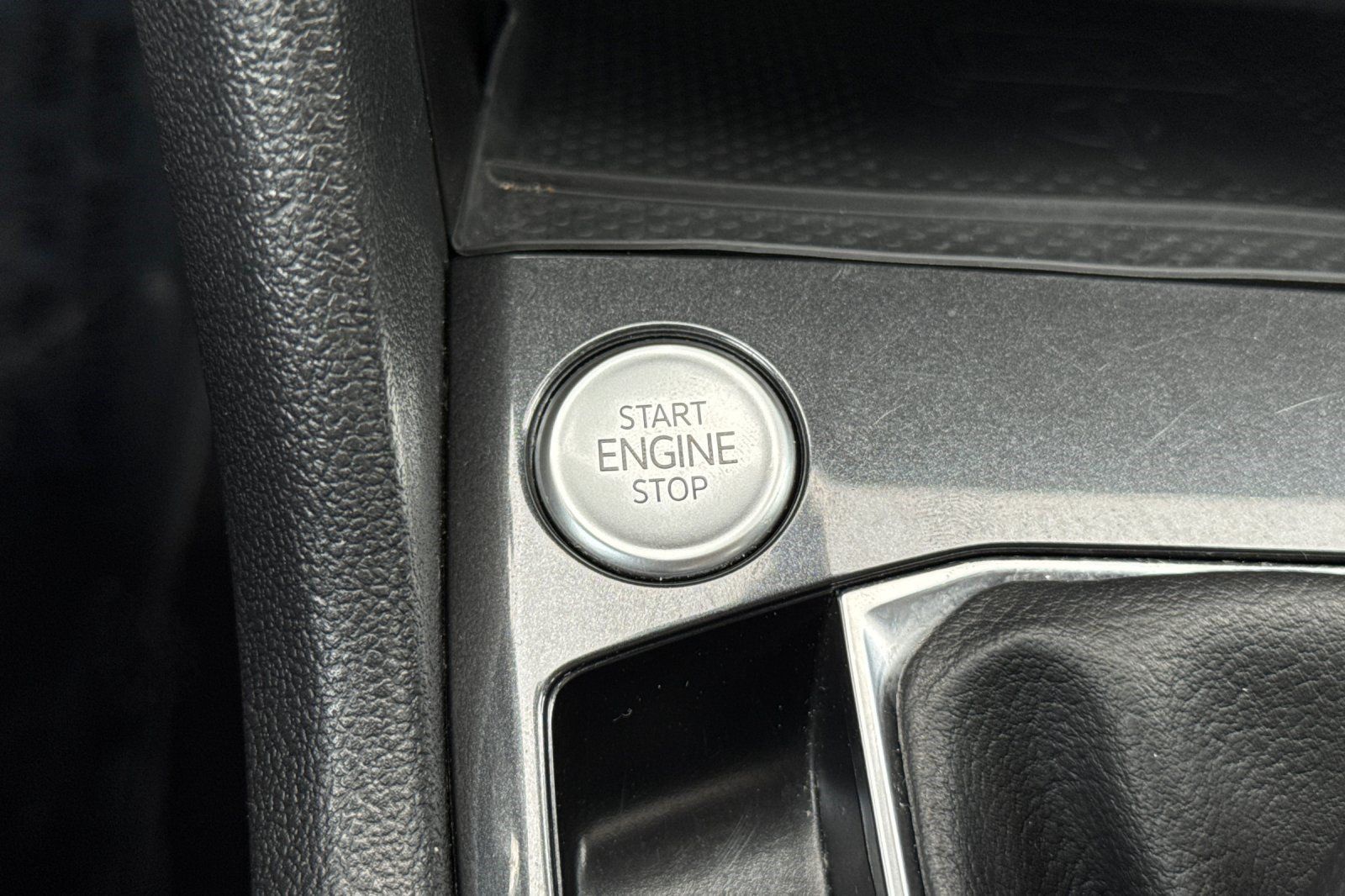 Used 2023 Volkswagen Tiguan SE R-Line FWD image 17