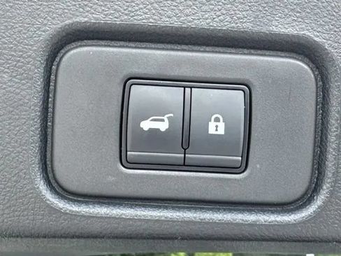 Used 2025 Nissan Pathfinder SV AWD/4WD image 15
