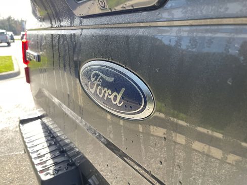 Used 2017 Ford F150 Lariat w/ Equipment Group 502A Luxury AWD/4WD image 28