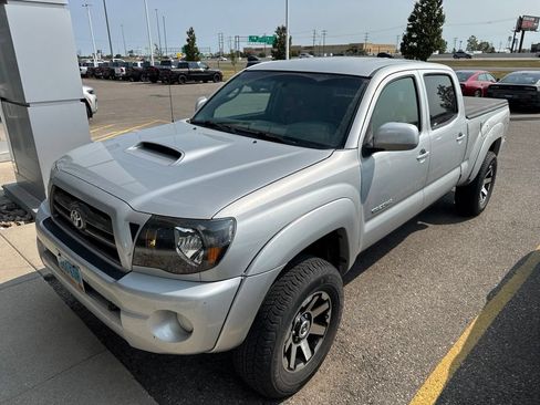Used 2010 Toyota Tacoma 4x4 Double Cab V6 image 9