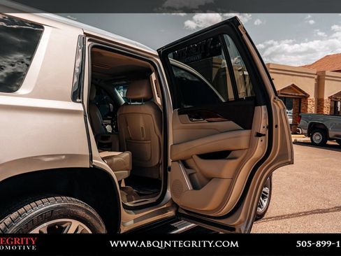 Used 2016 Cadillac Escalade Luxury AWD/4WD image 52