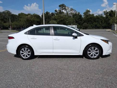 Certified 2025 Toyota Corolla LE FWD image 3