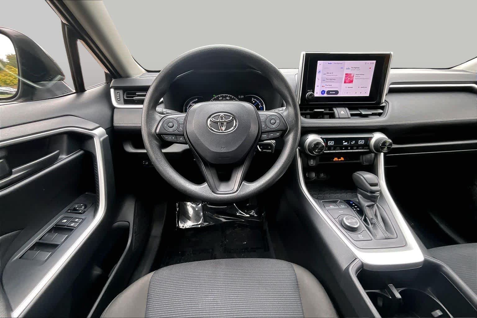 Used 2024 Toyota RAV4 LE AWD/4WD image 6