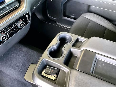 Used 2023 Chevrolet Silverado 1500 LT AWD/4WD image 16