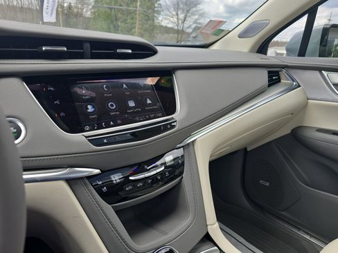 Used 2025 Cadillac XT5 Premium Luxury w/ Technology Package AWD/4WD image 24
