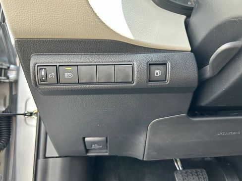 Used 2024 Toyota Corolla LE w/ LE Premium Package FWD image 19