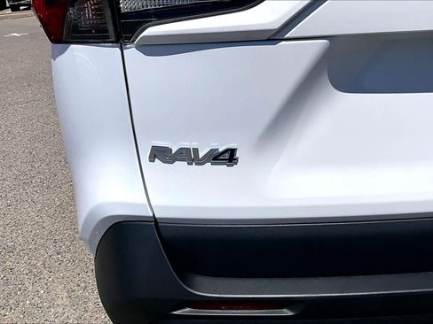 Certified 2022 Toyota RAV4 XLE w/ Convenience Package AWD/4WD image 9