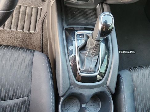 Used 2019 Nissan Rogue SV AWD/4WD image 15