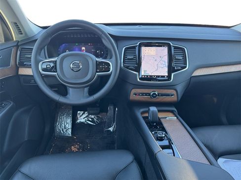 Certified 2023 Volvo XC90 B6 Plus image 21