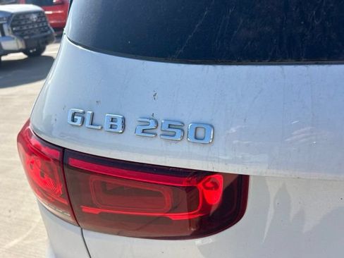 Used 2020 Mercedes-Benz GLB 250 image 4
