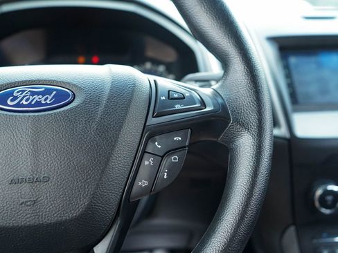 Used 2020 Ford Edge SE image 23