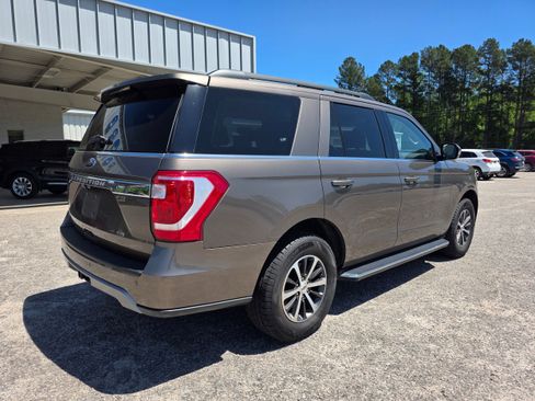 Used 2019 Ford Expedition XLT w/ Equipment Group 202A image 4