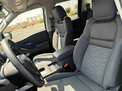 Certified 2024 Nissan Frontier SV w/ Technology Package AWD/4WD image 12