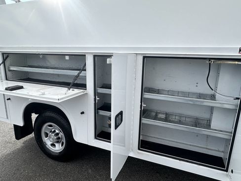 Used 2015 Chevrolet Express 3500 image 5