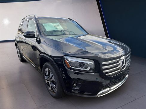 New 2026 Mercedes-Benz GLB 250 4MATIC image 4