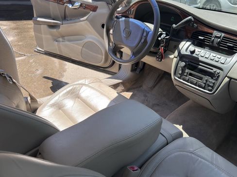 Used 2003 Cadillac De Ville w/ Comfort & Convenience Package image 42
