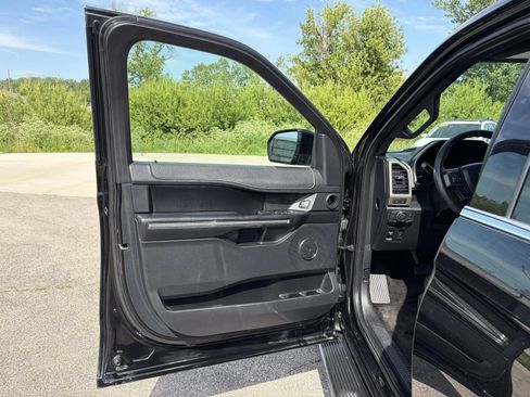 Used 2018 Ford Expedition Max XLT w/ Equipment Group 202A AWD/4WD image 10