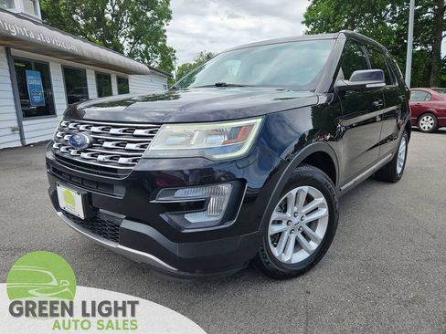 Used 2017 Ford Explorer XLT w/ Equipment Group 201A FWD image 1