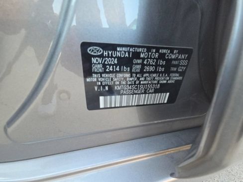 Used 2025 Genesis G70 2.5T RWD image 3