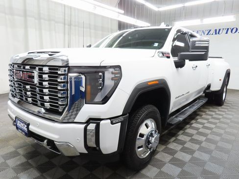 Used 2024 GMC Sierra 3500 Denali image 6