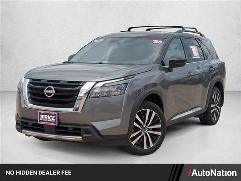Used 2025 Nissan Pathfinder Platinum w/ Cargo Package AWD/4WD image 1