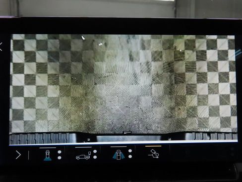 Used 2025 Chevrolet Silverado 2500 ZR2 w/ Technology Package image 20