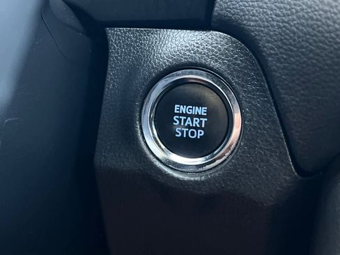 Used 2022 Toyota RAV4 XLE w/ Convenience Package FWD image 28