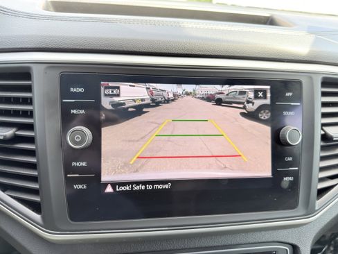 Used 2021 Volkswagen Atlas Cross Sport SE w/ Panoramic Sunroof Package FWD image 34