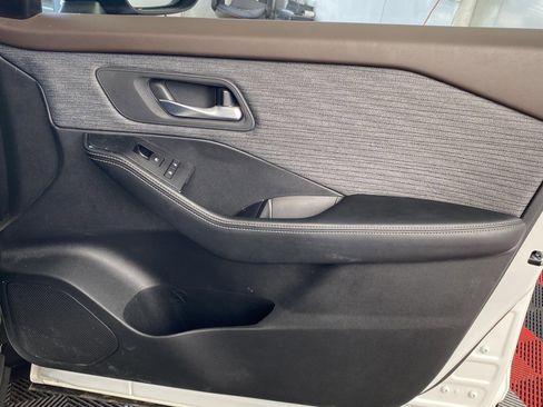 Used 2023 Nissan Rogue SV image 7