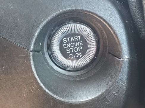 Used 2023 Jeep Renegade Latitude AWD/4WD image 31