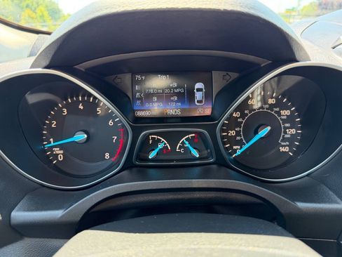 Used 2018 Ford Escape Titanium w/ Ford Safe & Smart Package AWD/4WD image 19