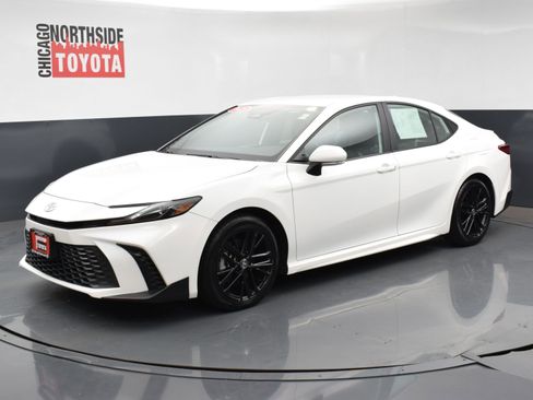 Used 2025 Toyota Camry SE w/ Convenience Package image 8