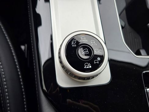 New 2025 Mitsubishi Outlander SE image 25