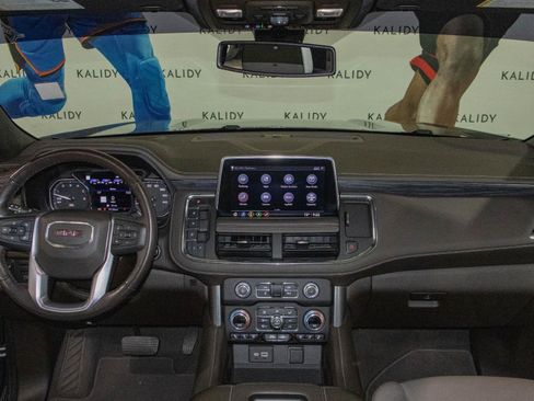 Used 2021 GMC Yukon SLT w/ SLT Luxury Plus Package AWD/4WD image 3