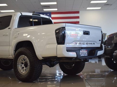 Used 2017 Toyota Tacoma SR5 RWD image 26