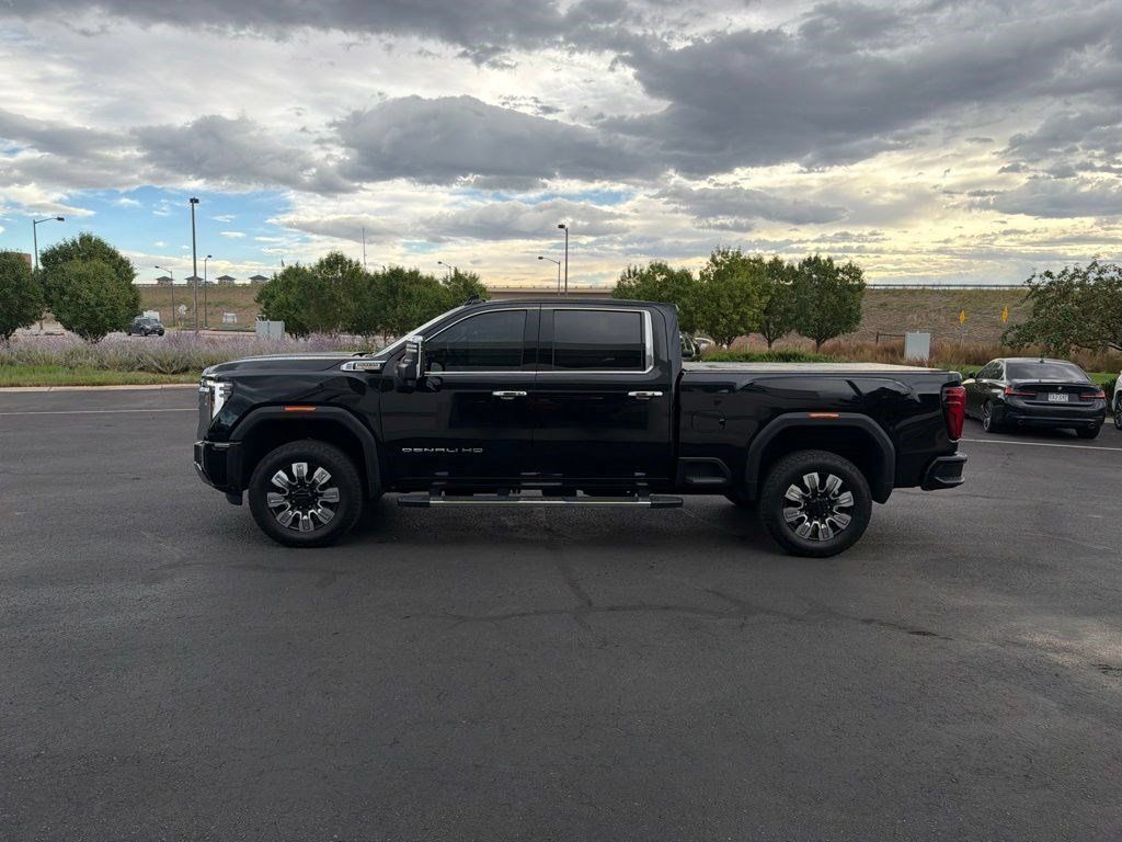 Used 2024 GMC Sierra 2500 Denali w/ Denali Reserve Package AWD/4WD image 2