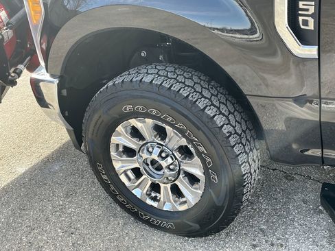 Used 2017 Ford F250 Lariat w/ Chrome Package image 35