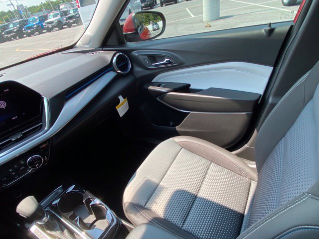 Used 2026 Chevrolet Trax LT w/ Driver Confidence Package FWD image 25
