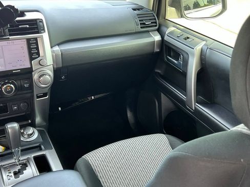 Used 2022 Toyota 4Runner SR5 AWD/4WD image 20