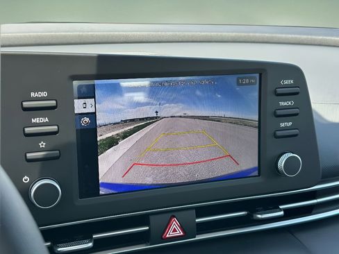 Used 2025 Hyundai Elantra SE w/ Cargo Package image 16