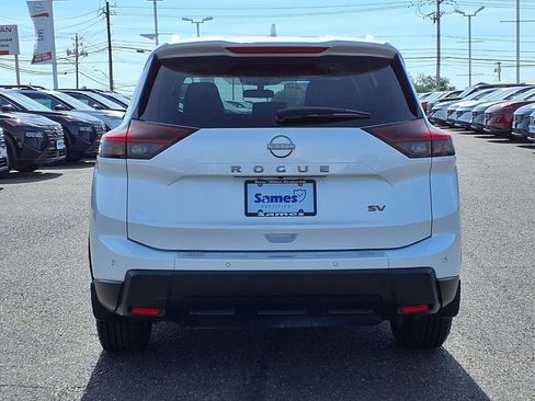 Used 2024 Nissan Rogue SV w/ SV Premium Package FWD image 7