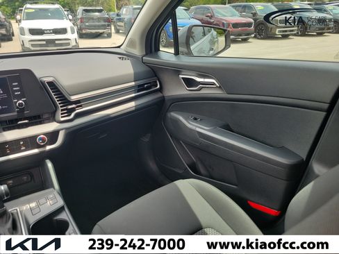 Used 2025 Kia Sportage LX AWD/4WD image 17