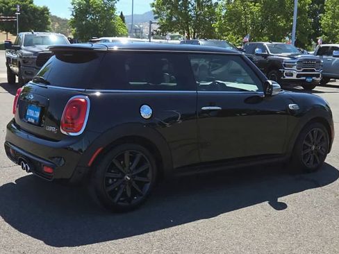 Used 2017 MINI Cooper S FWD image 8