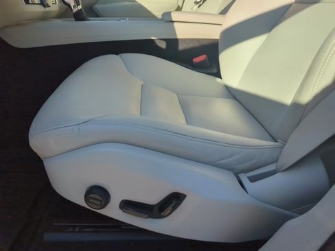 Used 2020 Volvo XC60 T6 Momentum w/ Protection Package Premier AWD/4WD image 10