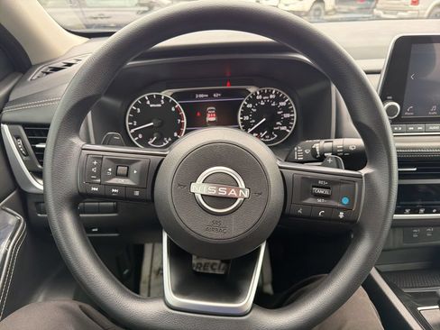 Used 2024 Nissan Rogue SV AWD/4WD image 19