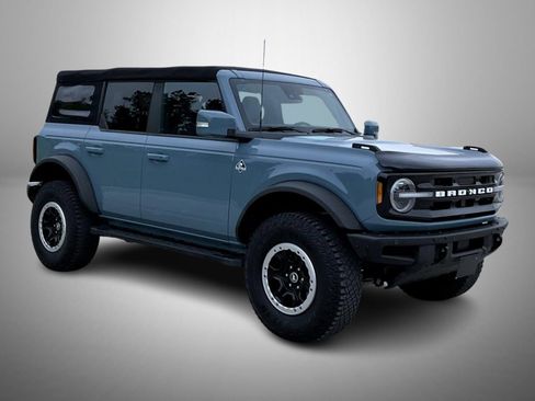 Used 2022 Ford Bronco Outer Banks w/ Sasquatch Package AWD/4WD image 3