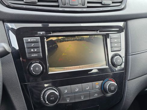 Used 2018 Nissan Rogue S AWD/4WD image 22