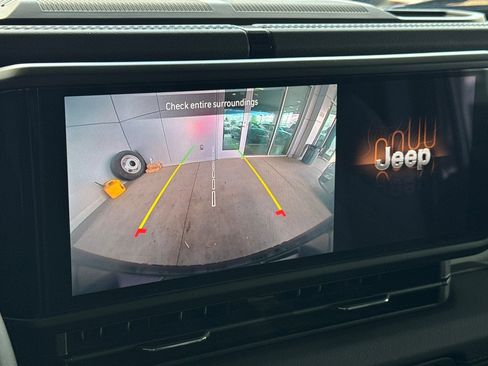 Used 2025 Jeep Wrangler Unlimited Sahara image 22