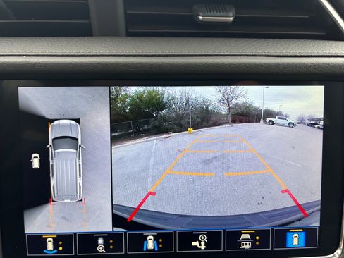 Used 2021 GMC Yukon XL Denali w/ LPO, Illumination Package image 9