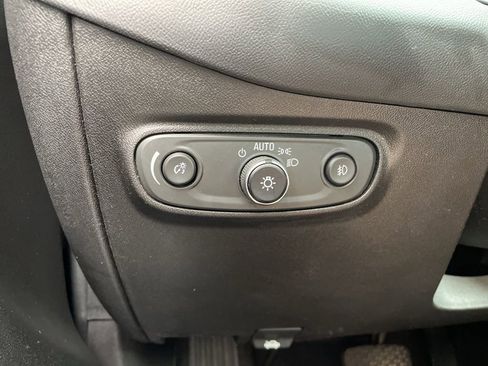 Used 2018 Chevrolet Equinox Premier FWD image 25